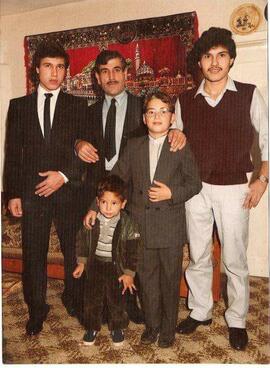 Foto Abdulkadir mit Familie bei Hochzeit